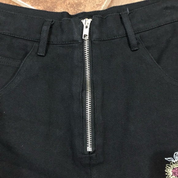 Chelsea & Violet Jean Shorts - Picture 7 of 7